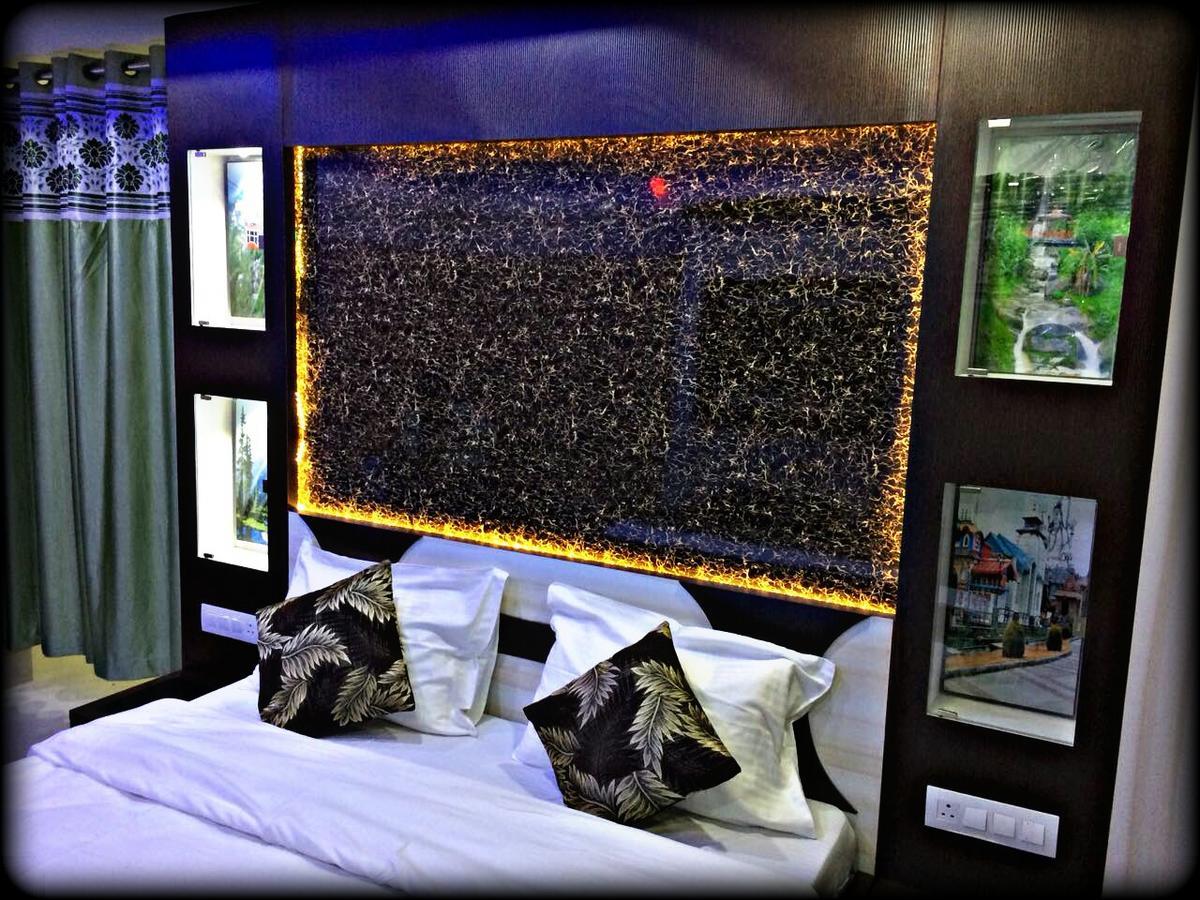 Oyo 16064 Tirupati Lodge Siliguri Εξωτερικό φωτογραφία