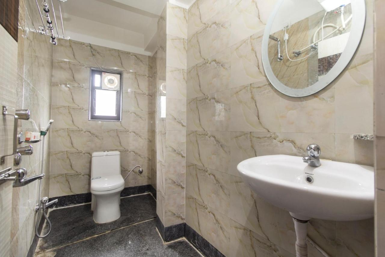 Oyo 16064 Tirupati Lodge Siliguri Εξωτερικό φωτογραφία
